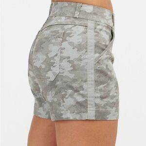 SPANX Camo High-Rise Pull on Shorts - sz 1X